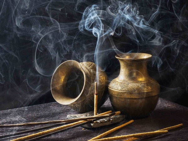 فواید سوزاندن عود